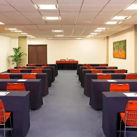Four Points By Sheraton Catania Готель 4*