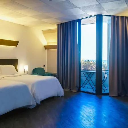 Four Points By Sheraton Catania Готель 4*