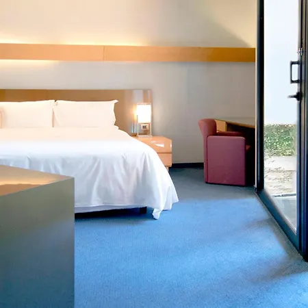 Four Points By Sheraton Catania Готель 4*