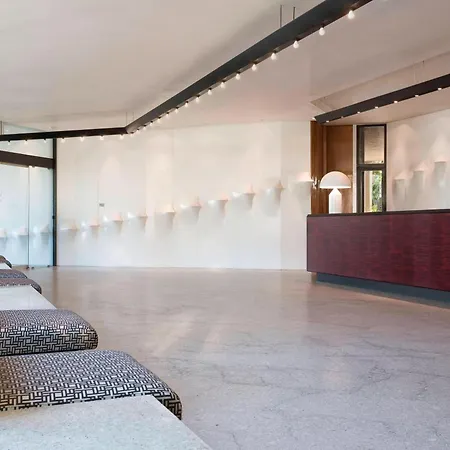 Four Points By Sheraton Catania Готель